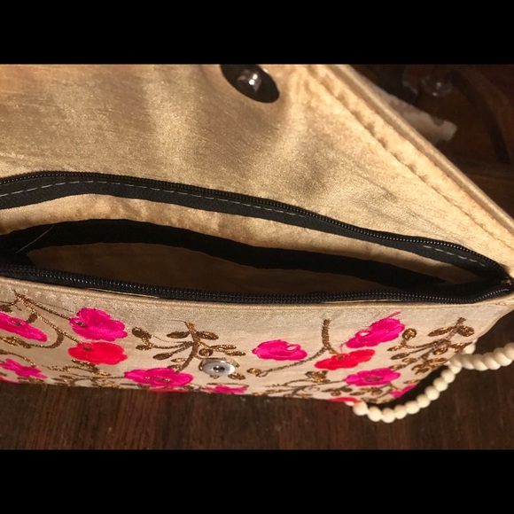Embroidered woman’s purse. Beautiful embroidery. - Picture 4 of 5